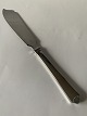 Arvesølv Nr 4 
Sølv 
Lagkagekniv
Hans Hansen nr 
4
Længde 28,5 
cm.
Flot og 
velholdt
Bestikket ...