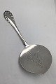 Georg Jensen 
Sølv 
Liljekonval 
Serveringsske 
(No.203)
Måler 21.8 cm 
(8.58 inch)