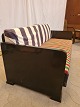 Malet sofa fra 
1930erne.
Den har 
brugsspor.
Ryghøjde 74vm 
Bredde 160cm 
Dybde 78cm 
Sædehøjde 39cm