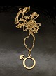 8 karat guld 
"Male" vedhæng 
2 x 1,5 cm. og 
8 karat kæde 65 
cm. fra 
guldsmed Herman 
Siersbøl ...