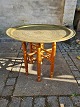 Bakkebord fra 
1950´erne med 
messingplade. 
Fremstår pænt 
og udmærket 
funktionsdygtigt 
uden de ...