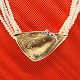 Ole Lynggaard 
guld smykke.
Ole Lynggaard; 
Stor trekantet 
smykkelås af 14 
kt. guld og 
hvidguld, ...