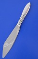 Georg Jensen 
Kaktus 
sølvbestik. 
Kaktus 
kagekniv, 
længde 26,5 cm. 
Knivblad af 
stål. 
Pæn brugt ...