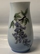 Bing & Grøndahl 
B&G Vase 
Blåregn.
Dekorationsnummer: 
72-210.
Højde: 17.5 
cm.
Perfekt ...