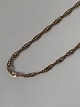 9 karat guld 
halskæde.
Længde: 51 cm.
Bredde: 1,08 
mm.
Stemplet GHA 
375.
Pænt og ...