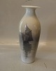 2476-2302 Kgl. 
Marine Vase ca 
31 cm Sejlskib  
Porcelæn fra 
Royal 
Copenhagen I 
hel og fin 
stand

