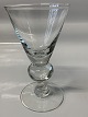 Portvin glas 
Klar.
Højde: 11 cm.
Diameter: 6 
cm.
Pæn og 
velholdt stand.