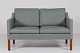 Børge Mogensen 
(1914-1972)
Sofa model nr. 
2322 med ben af 
egetræ
betrukket med 
grågrøn ...