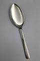 Hans Hansen 
Arvesolv No. 17 
Silver Server 
Measures 20.5 
cm (8.07 inch)