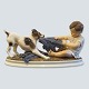 Dahl Jensen; 
Porcelænsfigur 
af legende 
dreng og hund. 
Model nr. 
1072. L. 33 cm. 
H. 18 cm. 1. 
...