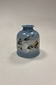 Royal 
Copenhagen 
Fajance Vase 
Celeste No. 
967/3891. 
Designet af 
Ellen Malmer.
Måler 11,5 cm 
/ ...