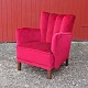 Ældre lænestol 
med 
springfjeder 
sæde. Stolen er 
betrukket med 
bordeaux velour 
stof og har ben 
af ...