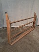Tallerkenrække 
i massivt 
fyrretræ, fra 
1910erne.
Den har 
brugsspor.
Højde 62cm 
Bredde 126cm 
...