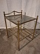 Lampebord i 
metal med 
glasplade, fra 
1980erne.
Det har 
brugsspor.
Højde 57cm 
Pladehøjde ...