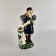 Børnehjælpsfigur 
i fajance med 
motiv af blå 
pigespejder med 
rygsæk. Figuren 
er en del af en 
...