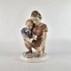 Porcelænsfigur. 
Mor og barn 
kigger på en 
skildpadde. Nr 
2277
Producent Bing 
og ...