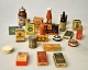 Stor spændende 
samling af 
gamle emballage 
indpakninger 
til 
købmandshandel 
i miniature. 
Ca. 1950. ...