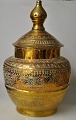 Filipinsk brude 
lågkrukke, 
støbt bronze, 
19. årh. Korpus 
med talrige 
dekorationer i 
geometriske ...