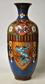 Cloissone vase, 
Kina, 19. årh. 
Med talrige 
dekorationer af 
drage og fugl 
Fønix. Polykrom 
...