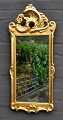Forgyldt spejl, 
20. årh. 
Danmark. Ny 
rococo - kopi. 
Længde.: 66 cm. 
B.: 30 cm. 
Flot stand!