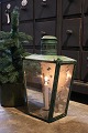 Fin , gammel 
lanterne i 
metal med glas 
på 3 sider og 
grøn farve med 
en rigtig fin 
patina. ...