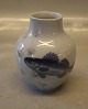 999-45 A Kgl. 
Vase 10.5 cm 
Blå fisk 
Porcelæn fra 
Royal 
Copenhagen I 
hel og fin 
stand
