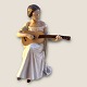 Bing & 
Grøndahl, 
Kvinde med 
guitar #1684, 
26cm høj, 20cm 
bred, 
2.sortering 
*Pæn stand*