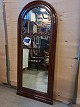 Spejl i fineret 
mahogni, fra 
1900erne.
Det har 
brugsspor.
Højde 140cm 
Bredde 60cm