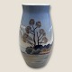 Bing & 
Grøndahl, Vase 
med 
landskabsmotiv 
#575- 5247, 
22,5cm høj *Pæn 
stand*