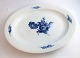 Königliches Kopenhagen. Blaue Blume. Ovales Gericht. Modell 8017. Länge 36 cm. 
Breite 29 cm. (1 Wahl).