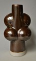 Poulsen, Tue 
(1939 - ) 
Denmark: Vase. 
Brown-glazed 
stoneware. 
Stamped. H. 23 
cm.