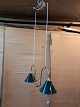Lampe i metal 
fra 1990erne.
Højde 115cm 
Bredde 70cm 
Diameter på 
skærmene er 
20cm