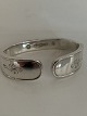 Servietring 
Sølv
Stemplet: Hans 
Hansen Tre 
Tårne
Størrelse 1,3 
x ø 4,7 cm.
Velholdt ...
