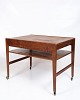 Sidebord i teak 
fra 1960'erne, 
udført i dansk 
design. Bordet 
er monteret med 
hjul, der gør 
det ...