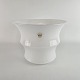 Urtepotteskjuler 
fra serien 
Karen Blixen i 
mundblæst opal 
hvid glas
Formgiver Anja 
...
