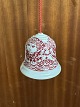 ORNAMENT TIL 
JULETRÆET: 
Juleklokke med 
rød dekoration 
designet af 
Bjørn Wiinblad. 
Kunstnerens ...