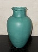 Turkis vase i 
fajance fra 
Aluminia 
fabrikken 
omkring 1940. I 
god stand. 
Fabriksmærket 
på bunden. ...