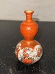 Gourd formet 
vase i porcelæn 
med blomster 
dekoration. 
Fremstillet i 
Japan i 
begyndelsen af 
20. ...