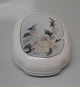 Kgl. porcelæn 
fra Royal 
Copenhagen RC 
1794-8 Bonbon 
dåse med 
æbleblomster 
Før 1900 6 x 15 
x 13 ...