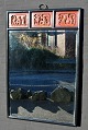 Kinesisk spejl, 
20. årh. Med 
træskæringer 
fra 19. årh. 
Med facetslebet 
glas. 122 x 80 
cm.