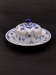 Royal 
Copenhagen blue 
fluted butter 
dish with lid 
1/502
