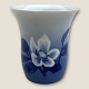 Bing & 
Grøndahl, 
Julerose, vase 
#191 #219, 
9,5cm høj, 
7,5cm i 
diameter, 
Design Cecilie 
Louise ...