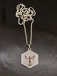Sterling silver 
pendant 2 x 2.4 
cm. scorpion in 
enamel and 
sterling silver 
chain item no. 
602077