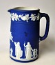 Wedgewood-Kanne 
aus blauem 
Jaspis, 19. 
Jahrhundert. 
England. Der 
Stempel. H.: 
15,5 ...