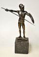 Moret, Alfred 
(1853 - 1913) 
Frankrig: En 
klasisk 
spydkaster. 
Bronze på 
marmor fod. 
Signeret. ...