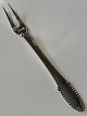 Pålægsgaffel  
Kugle Sølv
Fremstillet 
hos Georg 
Jensen.
Længde 13,7 
cm.
Velholdt stand
Alt ...