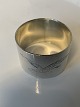 Napkin ring 
Silver. Seagull 
motif
Stamped: Tre 
Tårne
Size 2.8 x ø 
4.3 cm.
Well 
maintained ...