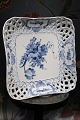 Royal 
Copenhagen, 
Blue Flower 
curved square 
salad dish with 
pierced edge. 
H: 3.8cm. 
23.5x23.5cm. 
...