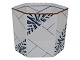 Royal 
Copenhagen 
Floreana, 
kantet vase.
Dekorationsnummer 
210/5577.
Designet af 
Anne Marie ...