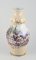 Royal 
Copenhagen. 
Kolossal unika 
porcelænsvase.
Motiv af to 
tjurer i 
skovlandskab, 
...